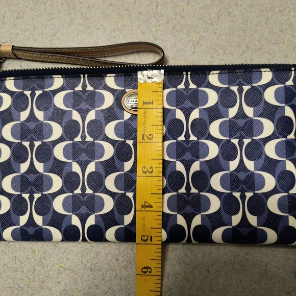 Coach Signature Peyton Dream C Go-go Wristlet Clutch 10" x 5" - Picture 6 of 7